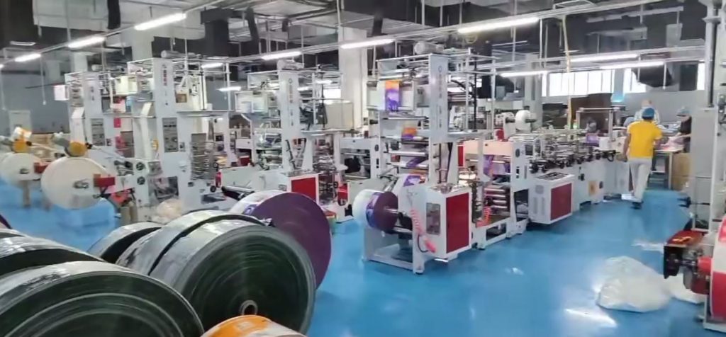 Cơ sở nhà máy sản xuất với nhiều máy móc hiện đại